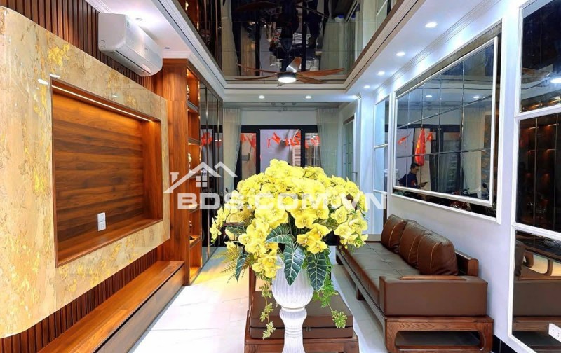 Bán Nhà Phố VIP Ngọc Khánh, Ba Đình 53m, 6 tầng, mt 4.6m, giá 16.3 tỷ.