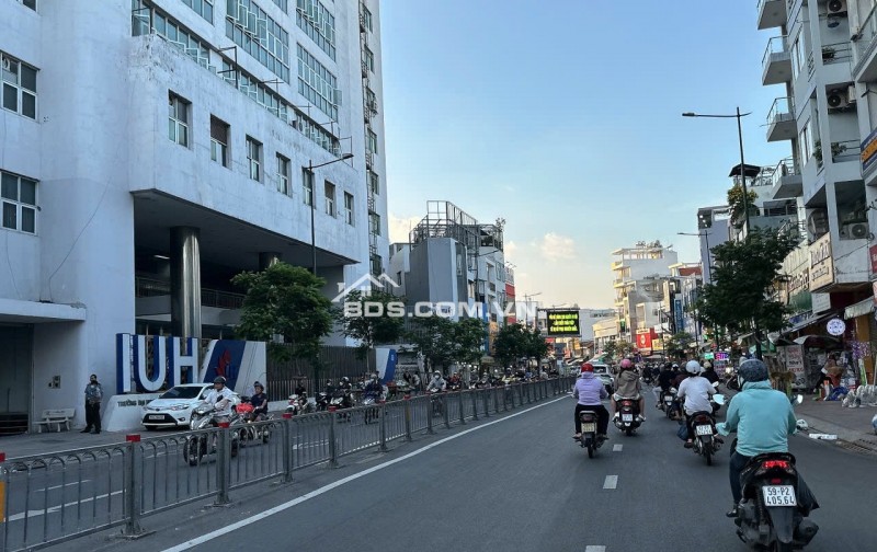 Bán nhà MTKD đa nghề ngang 4.4m 101m2 3 lầu ngay chợ Gò Vấp Nguyễn Văn Nghi chỉ 13.5 tỷ.