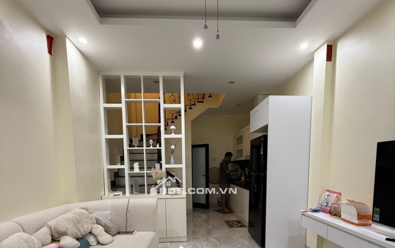 NHÀ NGỌC THUỴ 5 TẦNG FULL NỘI THẤT , CẠNH TRƯỜNG PHÁP , CÁCH Ô TÔ TRÁNH 20M .