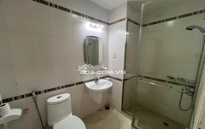 Bán Gấp Căn Hộ Cao Cấp Hùng Vương Plaza - Quận 5 - 130m², 3PN, 3WC - Sổ Hồng Riêng - Giá Tốt
