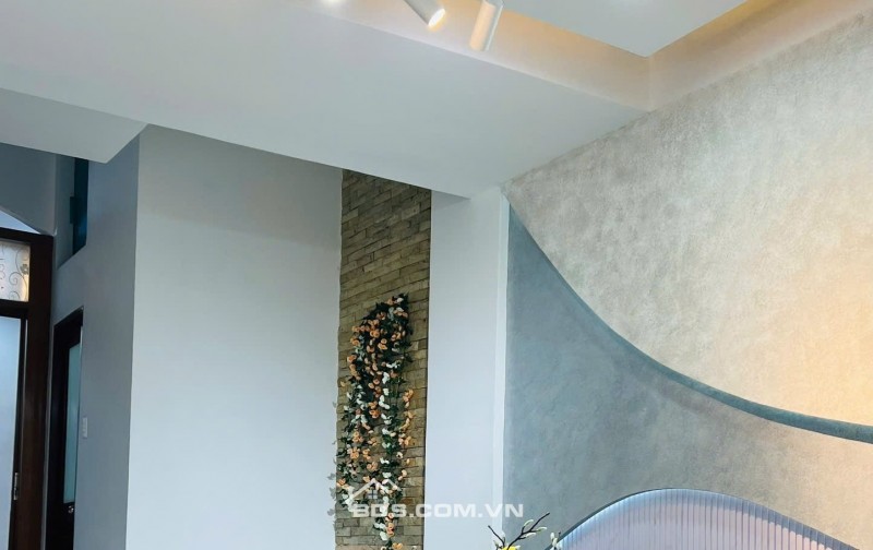 NHÀ HXH TÔ HIẾN THÀNH, QUẬN 10 – 3.7×17M – 4 TẦNG – 6PN – Ô TÔ NGỦ TRONG NHÀ – CHỈ 15,5TỶ