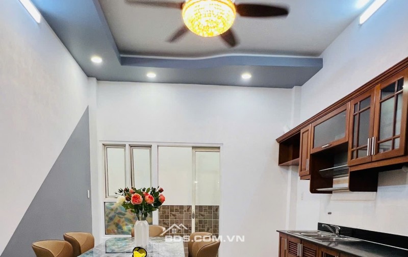 NHÀ HXH TÔ HIẾN THÀNH, QUẬN 10 – 3.7×17M – 4 TẦNG – 6PN – Ô TÔ NGỦ TRONG NHÀ – CHỈ 15,5TỶ