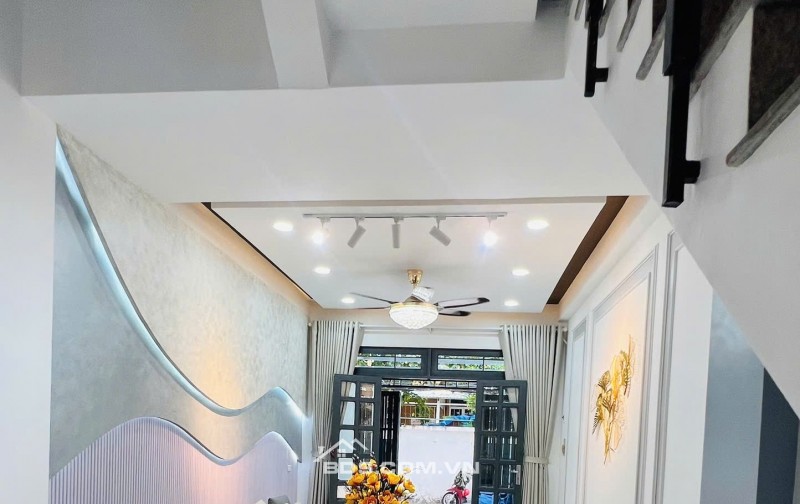 NHÀ HXH TÔ HIẾN THÀNH, QUẬN 10 – 3.7×17M – 4 TẦNG – 6PN – Ô TÔ NGỦ TRONG NHÀ – CHỈ 15,5TỶ