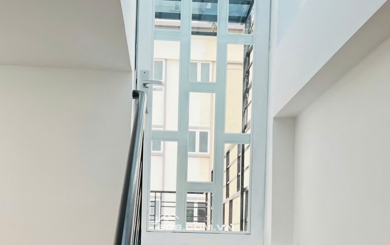 NHÀ HXH TÔ HIẾN THÀNH, QUẬN 10 – 3.7×17M – 4 TẦNG – 6PN – Ô TÔ NGỦ TRONG NHÀ – CHỈ 15,5TỶ