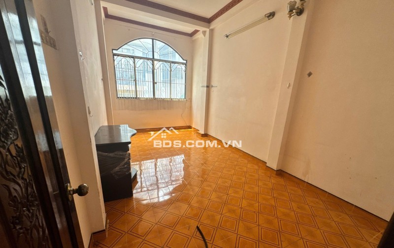 NHÀ HXH QUẬN 5 – NGUYỄN TRÃI– 3 TẦNG BTCT – 3,1×13,5M – 42M² – 13.2 TỶ