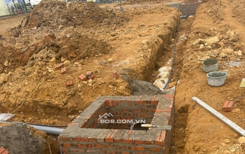 Tôi cần bán mảnh đất đẹp 100m2, mặt tiền 5,97m, đường rộng 15m tại Phú Cát, Hà Nội, giá 2,2 tỷ.