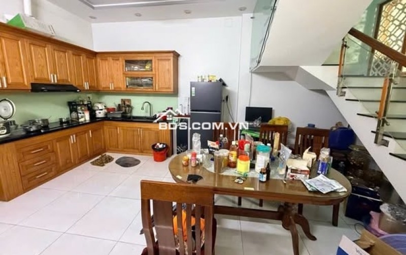+ MỚI NHÀ VƯỜN LÀI QUẬN 12
+ Dt : 4.6m x 37m 172m2
+ Kc : 2 tầng 4 Pn 3vs
+ Giá : 11.8 Tỷ