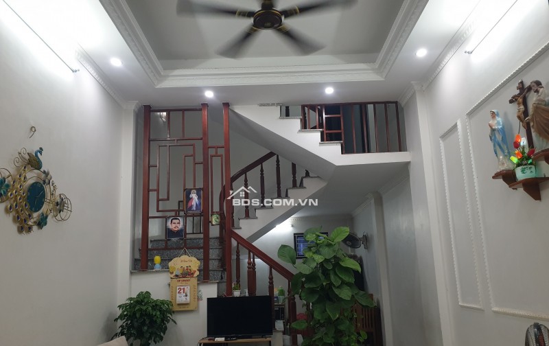 BÁN NHÀ ĐẸP 1.45 TỶ 2.5 TẦNG 40M2 ( ĐÔNG NAM ) NGÕ NGUYỄN TRÃI