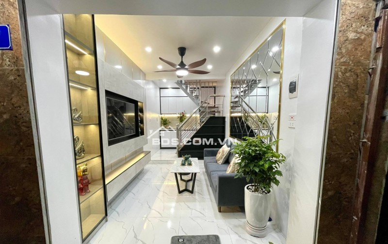 Bán Nhà Ngõ Văn Chương, Đống Đa 22m, 5 tầng, mt 3m, giá 5.6 tỷ.