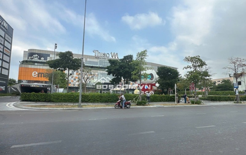 Chỉ 8 tỷ hơn có nhà mặt phố kênh Tham Lương 66m2 4 tầng mới ở và KD sát Emart 2.