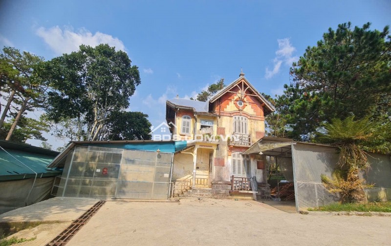 BIỆT THỰ PHÁP CỔ TTTP ĐÀ LẠT 1800M2 PHÁP LÝ RÕ RÀNG 75 TỶ. LH:0909267003.