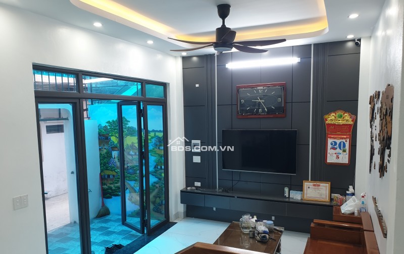 BÁN NHÀ ĐẸP 1.85 TỶ 3 TẦNG 40M2 ( HƯỚNG ĐÔNG ) NGÕ GIẢI PHÓNG