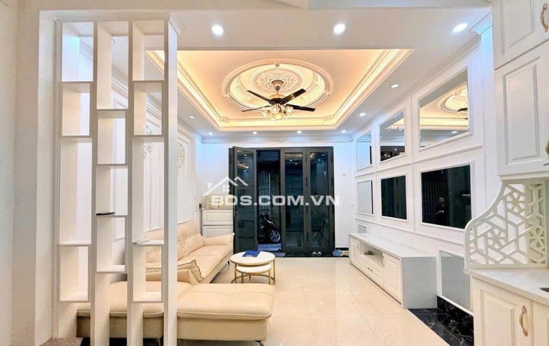 Cần bán gấp nhà mặt ngõ Pháo Đài Láng diện tích 45m2 giá 9,9 tỷ .