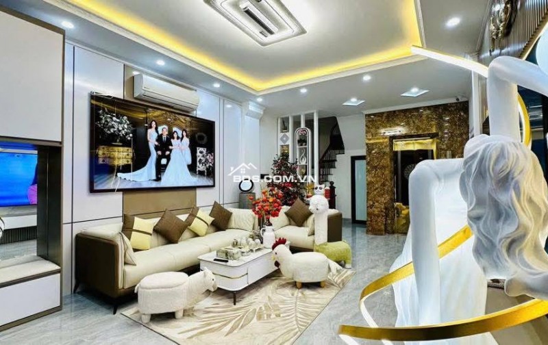 Bán Nhà Gần Phố, Tương Mai, Hoàng Mai 45m, 7 tầng, mt 4.2m, giá 15.9 tỷ.