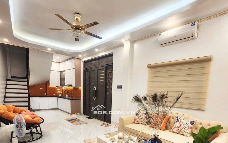 Bán Nhà Gần Phố, Trung Kính, Cầu Giấy 32m, 5 tầng, mt 8m, giá 11.95 tỷ.