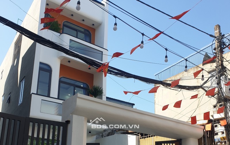 BÁN NHÀ SIÊU ĐẸP 3.3 TỶ 3 TÀNG 96M2 CÓ SÂN Ô TÔ NGÕ THÁI BÌNH