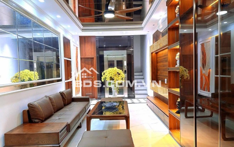 Bán Nhà Phố VIP Ngọc Khánh, Ba Đình 53m, 6 tầng, mt 4.6m, giá 16.3 tỷ.
