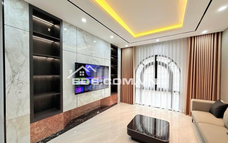 Bán Nhà Kinh Doanh Trần Duy Hưng, Cầu Giấy 65m, 8 tầng, mt 4.2m, giá 31.4 tỷ.