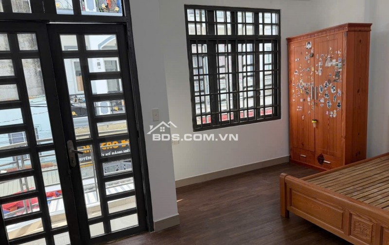 Cho thuê Nhà 1 trệt 1 lầu Đường 50 HBC liền kề PVĐ giá 9 triệu. Sẵn máy lạnh 2PN