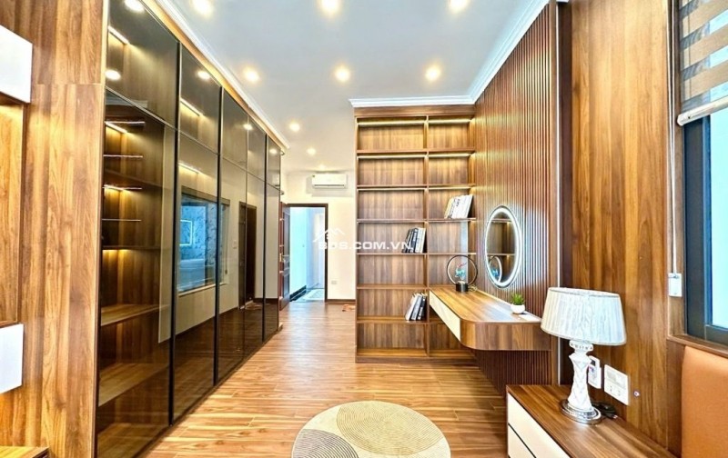 8.6 tỷ nhà Đội Cấn, 6 tầng thang máy,  dân xây ở luôn, sổ chính chủ