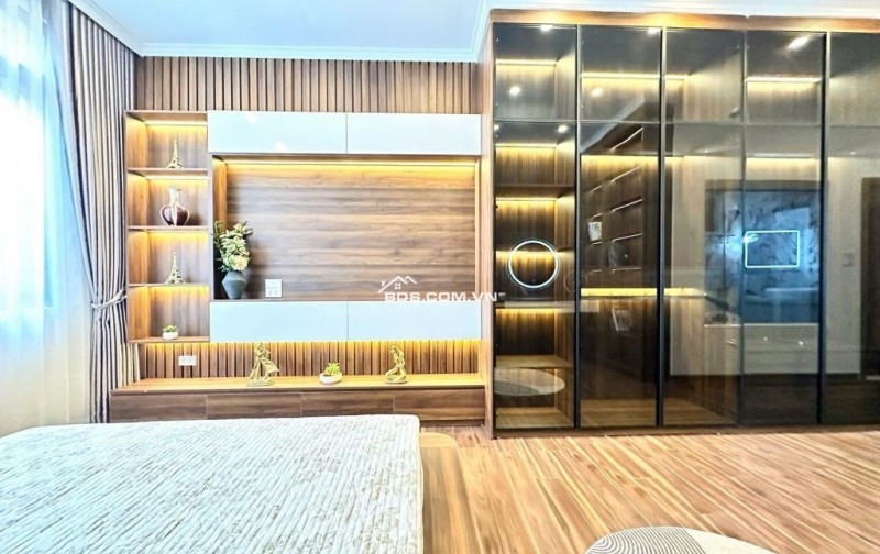 8.6 tỷ nhà Đội Cấn, 6 tầng thang máy,  dân xây ở luôn, sổ chính chủ