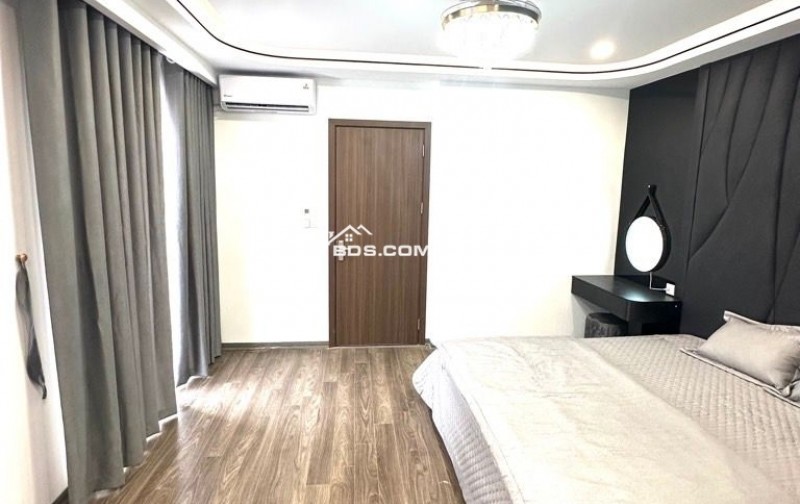  NHÀ MỚI KÍNH KOONG–THANG MÁY NGOẠI NHẬP–FULL NỘI THẤT VIP–Ô TÔ VÀO NHÀ–LONG BIÊN 