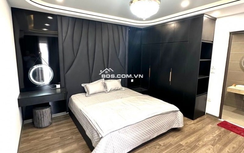  NHÀ MỚI KÍNH KOONG–THANG MÁY NGOẠI NHẬP–FULL NỘI THẤT VIP–Ô TÔ VÀO NHÀ–LONG BIÊN 