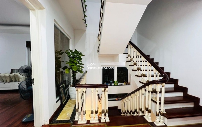  BIỆT THỰ ĐẸP SÁT CÔNG VIÊN – HỒ ĐIỀU HÒA – GẦN VINHOMES RIVERSIDE 