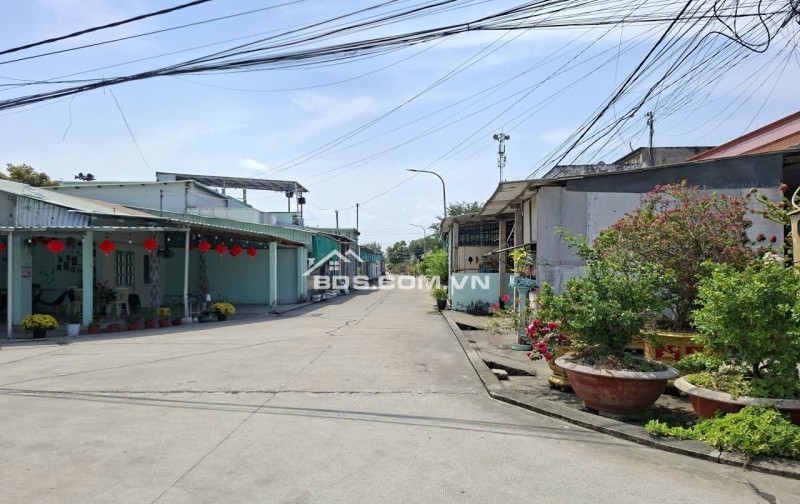 1)	Bán đất nông nghiệp tại đường Điện Biên Phủ, Thị trấn Lạc Tánh, huyện Tánh Linh, tỉnh Bình Thuận