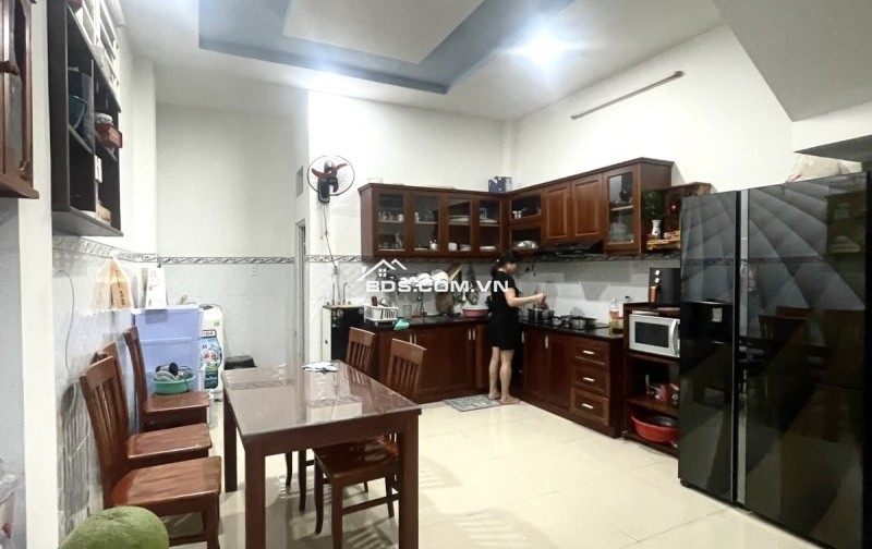 Bán nhà đường số 4, Hiệp Bình Phước, Thủ Đức, TP HCM. DT 75, 3 tầng. Giá  - 7.15  tỷ.