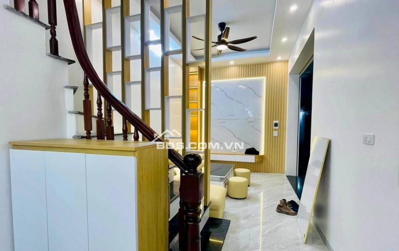 Bán Nhà Giải Phóng, Hoàng Mai 39m, 5 tầng, mt 10m, giá 6.8 tỷ