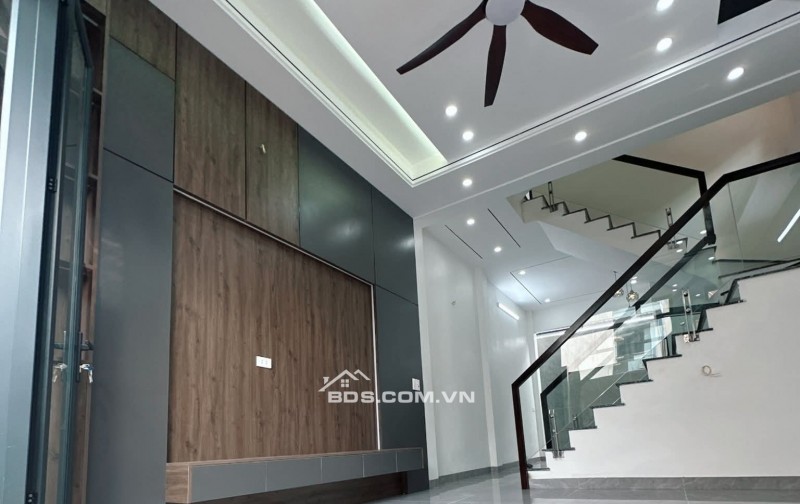 BÁN NHÀ ĐẸP 2.35 TỶ 3 TẦNG 50M2 ( TÂY NAM ) NGÕ RỘNG CÙ CHÍNH LAN