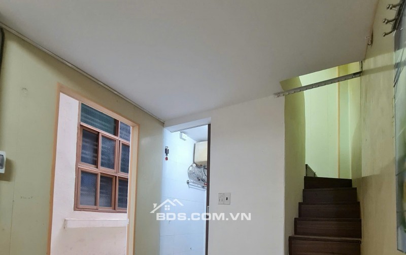 BÁN NHÀ ĐẸP 890 TRIỆU 2.5 TẦNG 20M2  GẦN NGAY CHỢ CỬA TRƯỜNG