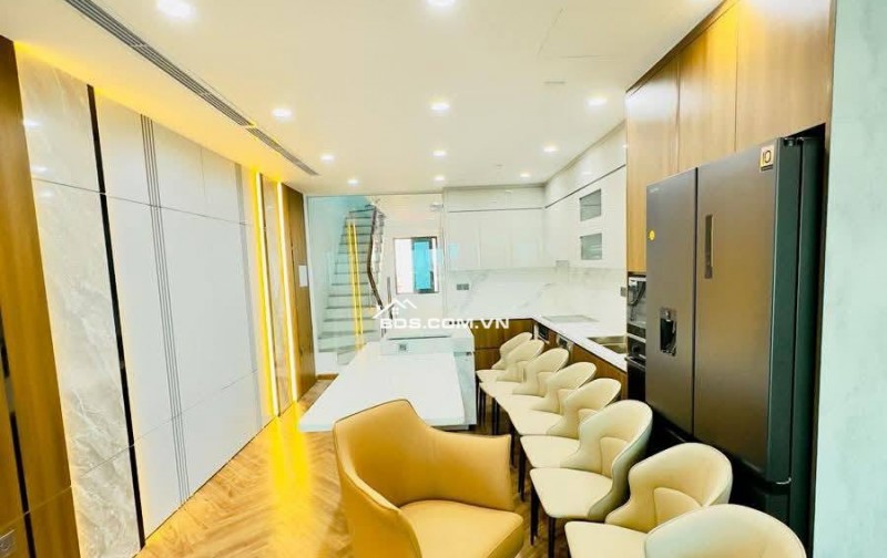 Bán Nhà Mặt Phố Kinh Doanh Nguyễn Văn Cừ, Long Biên 61m, 7 tầng, mt 4m, giá 33.5 tỷ