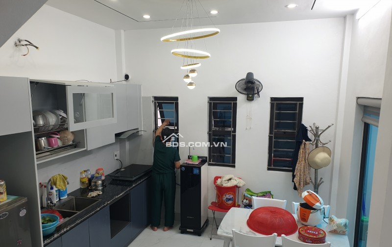 BÁN NHÀ ĐẸP 1.85 TỶ 3 TẦNG 40M2 ( HƯỚNG ĐÔNG ) NGÕ GIẢI PHÓNG