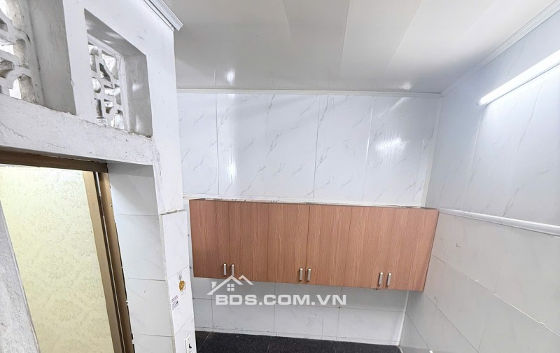 BÁN NHÀ ĐEP 1.38 TỶ 2.5 TẦNG 36M2 ( ĐÔNG NAM ) NGÕ TRẦN NHÂN TÔNG