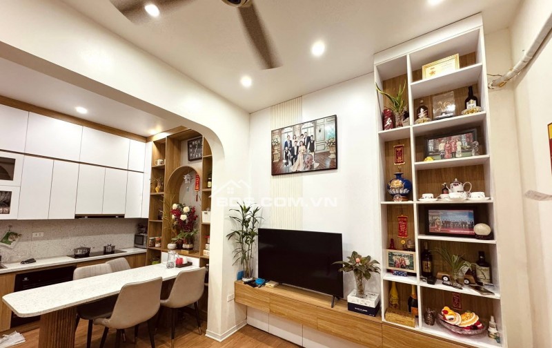 Bán Nhà Gần Phố Giáp Bát, Hoàng Mai 41m, 5 tầng, mt 6.5m, giá 13.8 tỷ.