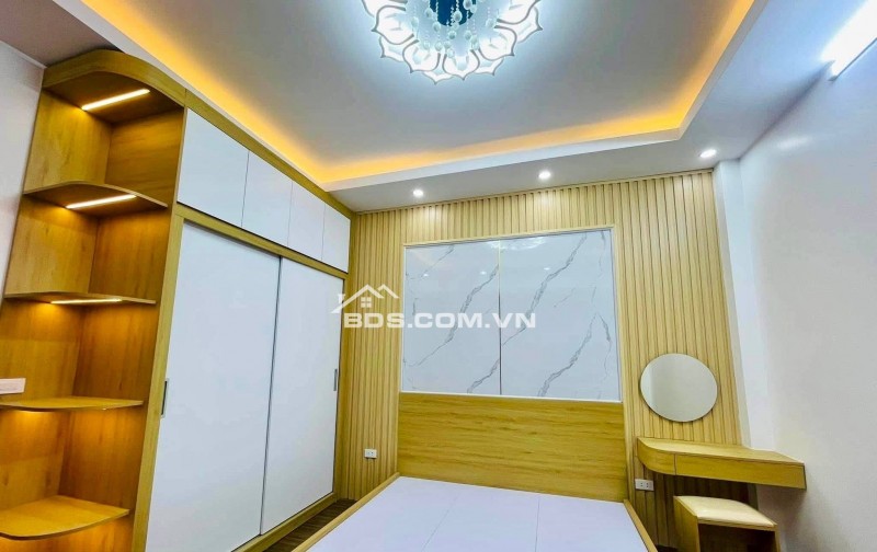Bán Nhà Giải Phóng, Hoàng Mai 39m, 5 tầng, mt 10m, giá 6.8 tỷ