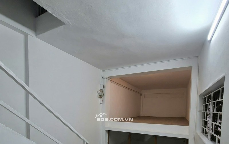 BÁN NHÀ ĐẸP 890 TRIỆU 2.5 TẦNG 20M2  GẦN NGAY CHỢ CỬA TRƯỜNG