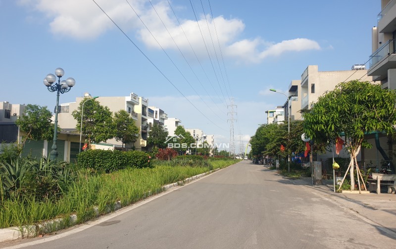 BÁN ĐẤT ĐÔ THỊ BÃI VIÊN - MẶT ĐƯỜNG XUÂN THỦY 90M2 GIÁ 4.5 TỶ