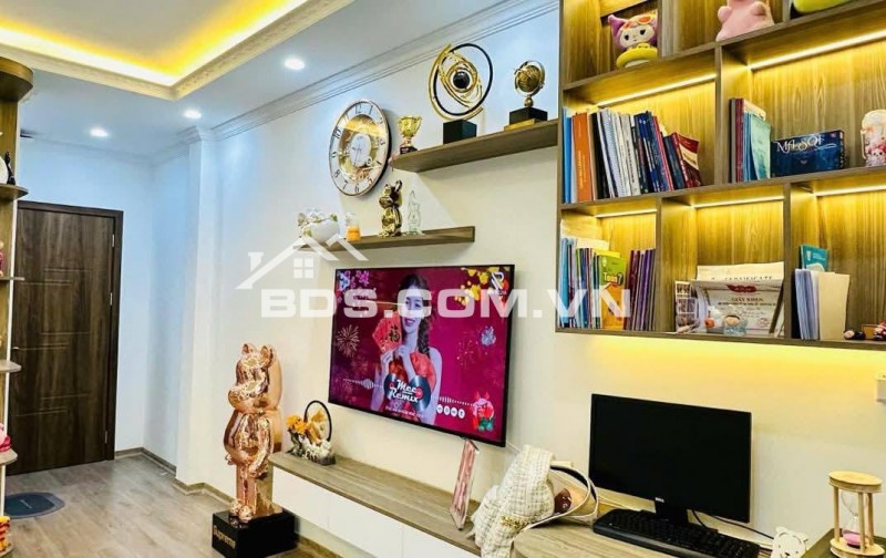 Bán Nhà Gần Phố, Tương Mai, Hoàng Mai 45m, 7 tầng, mt 4.2m, giá 15.9 tỷ.