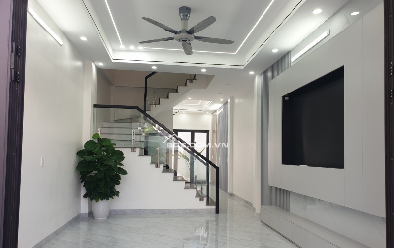 BÁN NHÀ SIÊU ĐẸP 3.3 TỶ 3 TÀNG 96M2 CÓ SÂN Ô TÔ NGÕ THÁI BÌNH