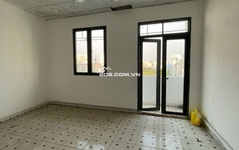 +  Kết cấu : Nhà đúc BTCT, 1 trệt 3 lầu , 4 phòng ngủ, 1 phòng thờ, 3wc ,  phòng giặt, sân phơi, bancon,  sáng thoáng.