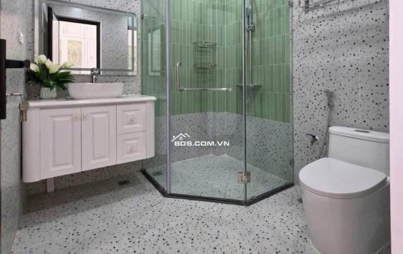 Ngõ Thông-ô tô vào nhà. vài bước chân ra đường Sài Đồng. Diện tích 51m2 giá 8,x tỷ