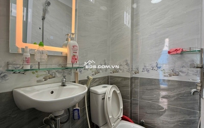 MẶT TIỀN PHÚ NHUẬN - CHỈ HƠN 3 TỶ - NHÀ 3 LẦU_Ô TÔ ĐỖ CỬA - 2PN - 3WC CỰC NGON
