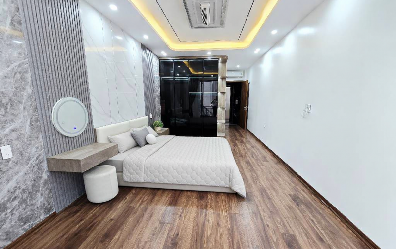 Bán Nhà Phố Thạch Bàn - Thang Máy - Vị Trí Vàng kết nối đi các tỉnh!