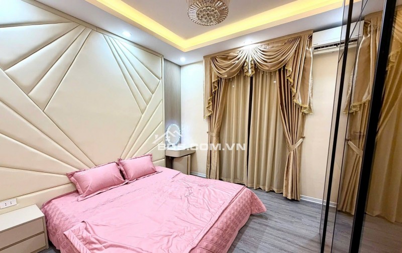 Bán Nhà Thang Máy, Gần Phố, Đường Hoàng Mai 31m, 6 tầng, mt 3.8m, giá 9.55 tỷ.