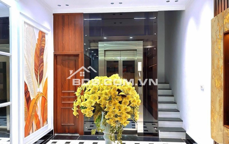 Bán Nhà Phố VIP Ngọc Khánh, Ba Đình 53m, 6 tầng, mt 4.6m, giá 16.3 tỷ.