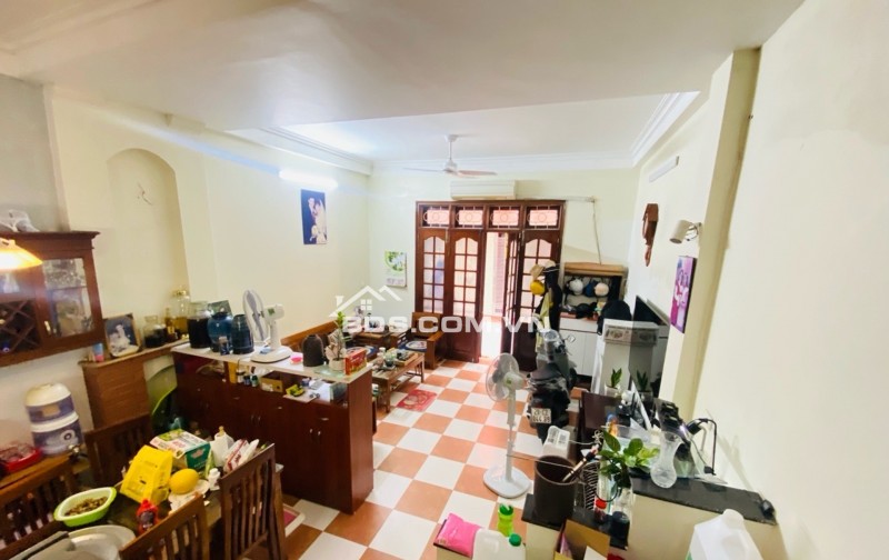 SIÊU HIẾM Ô TÔ THÔNG VƯỜN HOA KHÔNG QUY HOẠCH