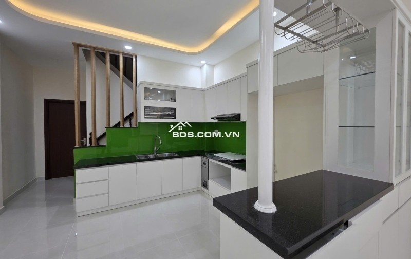 Bán nhà mặt phố Kha Vạn Cân, Linh Trung, Thủ Đức, TP HCM. DT 120m2, 2 tầng. Giá 9.35 tỷ